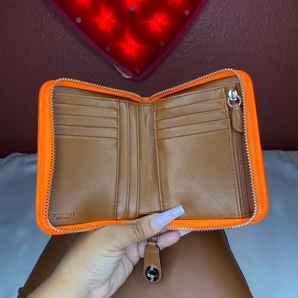 Coach Calf Leather Duffle & Matching Neon Wallet - Picture 11 of 14